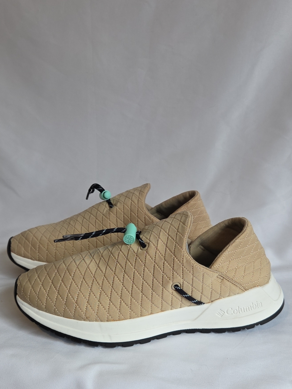 Columbia Wildone Moc slip-on casual shoes in an oatmeal or beige quilted fabric